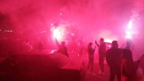 Trabzonspor'un Tekirdag'daki Taraftari Çildirdi; Horon Oynadilar, Tozu Dumana Kattilar