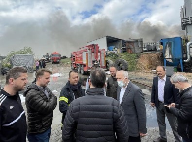 Vali Sentürk, Yangin Çikan Fabrikada Incelemede Bulundu