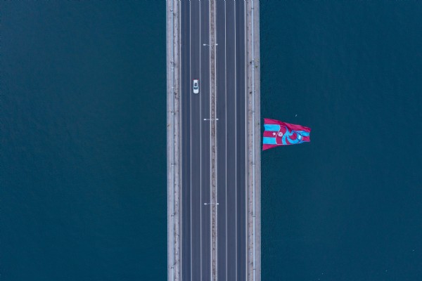 Trabzonspor bayrağı İstanbul Boğazı'nda!