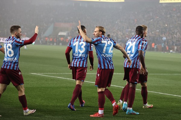 Son Dakika: Trabzonspor'da Dorukhan Toköz Türk futbol tarihine geçti! Sergen Yalçın'la beraber...