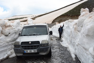 Bitlis'te Kar Esareti Devam Ediyor