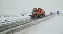 Tendürek Geçidi'nde Kar Yagisi Trafikte Aksamalara Neden Oluyor Haberi