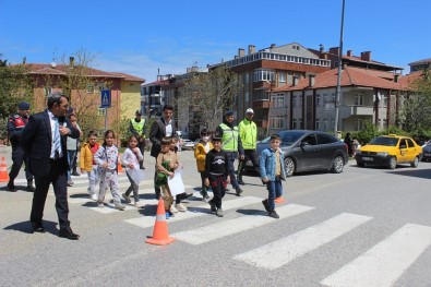 'Yayalar Için 5 Adimda Güvenli Trafik' Uygulamasi