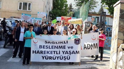 Bursa'da Ögrencilerden 'Saglik Için Hareket Et' Yürüyüsü
