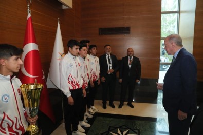 Cumhurbaskani Erdogan, Bitlisli Sampiyon Sporcularla Bulustu