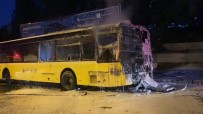 Park Halindeki IETT Otobüsü Alev Alev Yandi