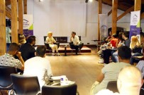 Baskan Sengel 'Baska Bir Siyaset Okulu' Ögrencileri Ile Bulustu