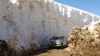 Kar Kalinligini Görenler Gözlerine Inanamiyor Açiklamasi Mayis Ayinda 8 Metrelik Karla Zorlu Mücadele Haberi