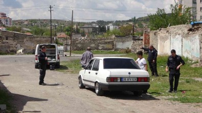 Kayseri'de Silahli Dehset Açiklamasi Tartistigi Annesini Ve Rastgele Ates Açip Komsusunu Vurdu