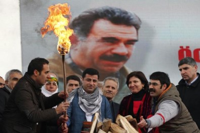 Terörist elebaşının heykelini dikecekti! Selahattin Demirtaş'tan yeni mektup: Hayalimdeki Türkiye çiçek bahçesi gibi