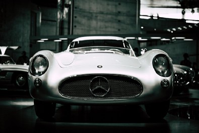 Yalnızca iki adet üretilmişti: Klasik otomobil rekor fiyata satıldı