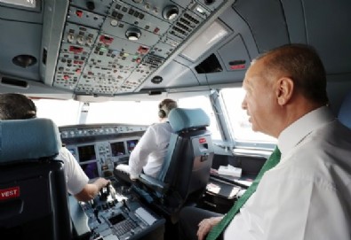 Başkan Erdoğan Rize-Artvin Havalimanı'nı uçağın kokpitinden inceledi.