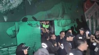 Küme Düsen Bursaspor, Stadyumdan 3 Buçuk Saatte Çikamadi Haberi