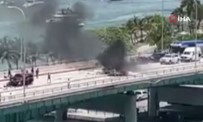 Miami'de Uçak Köprüye Düstü Açiklamasi 2 Yarali