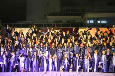 Radikal Okullari'nda Coskulu Mezuniyet Kutlamasi