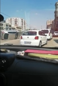 Bursa'da Otomobil Düz Yolda Takla Atti