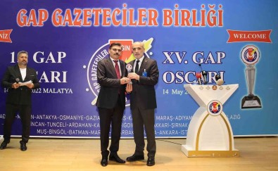 Dagdeviren'e Yilin En Basarili Emniyet Müdürü Ödülü