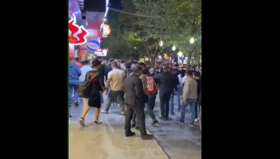 Erzincan'da Iki Grubun Tekme Tokatli Kavgasi Cep Telefonu Kamerasina Yansidi