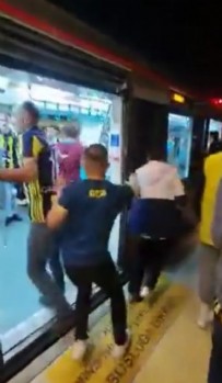 Fenerbahçeli taraftarlar Marmaray'da Trabzonsporlu taraftarlara saldırdı! Haberi