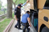 Göçmenler Otobüsün Deposunda Sikismis Halde Yakalandi Haberi