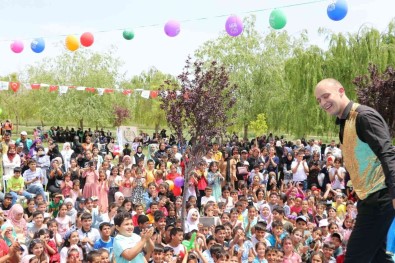 Sanliurfa'da Yetim Çocuklar Gönüllerince Eglendi