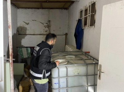 Istanbul'da Sahte Alkol Üreticilerine Baskin Açiklamasi 24 Ton 875 Litre Etil Alkol Ele Geçirildi