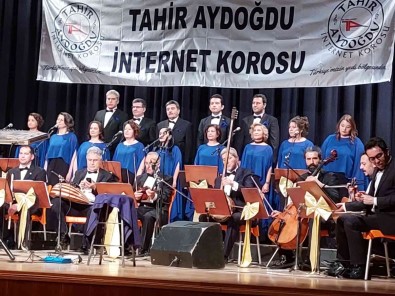 'Tahir Aydogdu Internet Korosu' Ilk Konserini Verdi