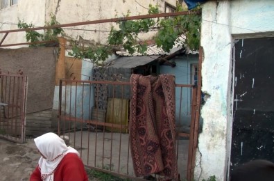 2.5 Yasindaki Oglunu Döverek Öldürdügü Iddia Edilen Baba Gözaltina Alindi