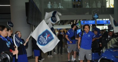 Anadolu Efes'e coşkulu uğurlama