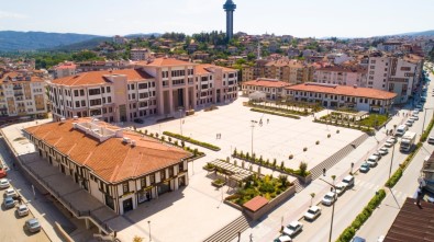 Boyabat Yeni Meydaniyla 'Sehir Kimligini' Yeniden Kazandi