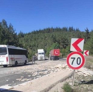 Tirin Dorsesine Yüklü Mermerleri Tutan Halatlar Kopunca Olanlar Oldu