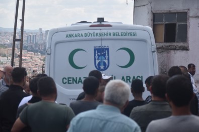 Ankara'da 2,5 Yasindaki Çocuk, Babasi Tarafindan Dövülerek Öldürüldügü Iddiasiyla Gözaltina Alindi