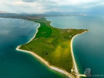 Burası Maldivler değil Türkiye! Van Gölü’ndeki o masalsı adayı biliyor muydunuz?.