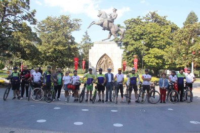Çanakkaleli Bisikletliler 57. Alay Sehitligi Topragini Samsun'a Getirdi