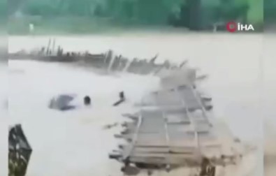 Hindistan'daki Sel Felaketi 500 Binden Fazla Kisiyi Olumsuz Etkiledi