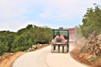 Silifke'de Üretim Bölgelerinin Yollari Asfaltlaniyor