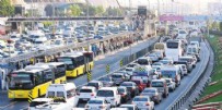 Yola çıkacaklar dikkat! İstanbul'da trafik kilit! Kilometrelerce kuyruk var.