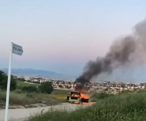 Bursa'da Sahibinin Gözü Önünde Araci Alev Alev Yandi