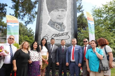 Marmaris'te 25 Bin Tastan Olusan Atatürk Mozaik Aniti Açildi