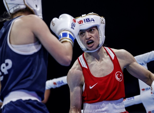 Gururumuzsun! Buse Naz Çakıroğlu, Dünya Kadınlar Boks Şampiyonası'nda finale yükseldi!