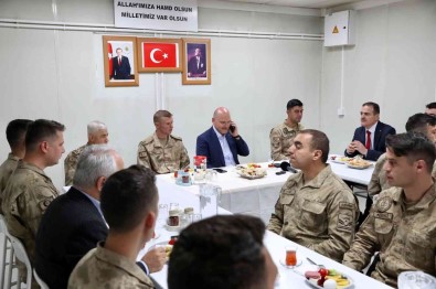 Cumhurbaskani Erdogan, Zirvin Tepe Üs Bölgesi'ndeki Askerlerin Ramazan Bayrami'ni Kutladi