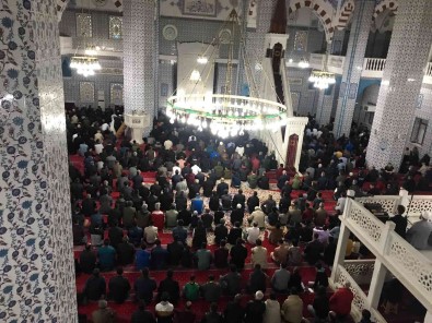 Ilk Ramazan Bayrami Namazi Igdir'da Kilindi