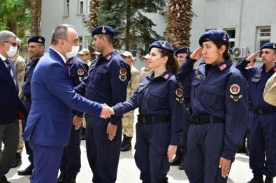 Vali Soytürk Mehmetçik Ve Polis Ile Bayramlasti