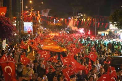 Alanya'da Binlerce Kisi 19 Mayis'i Coskuyla Kutladi