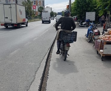 Aydin'da Açik Birakilan Çukur Kazaya Davetiye Çikariyor