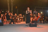 Ayvalik'ta Sebahat-Cihan Sisman Güzel Sanatlar Lisesi Ögrencilerinden Gençlik Konseri