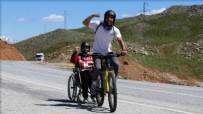 Bitlisli öğretmen, bisikletiyle engelli komşusunun tur hayalini gerçekleştirdi