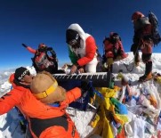 Meksikali Genç Dagci Everest Dagi'nin Zirvesinde Org Çaldi