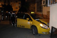 Motorunu Çalan Süphelilerden Kaçmak Için Taksi Çaldi, Kaza Yapip Polise Yakalandi