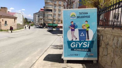 Tatvan'da 'Giyilmeyen Kiyafetler Kumbaraya' Projesi